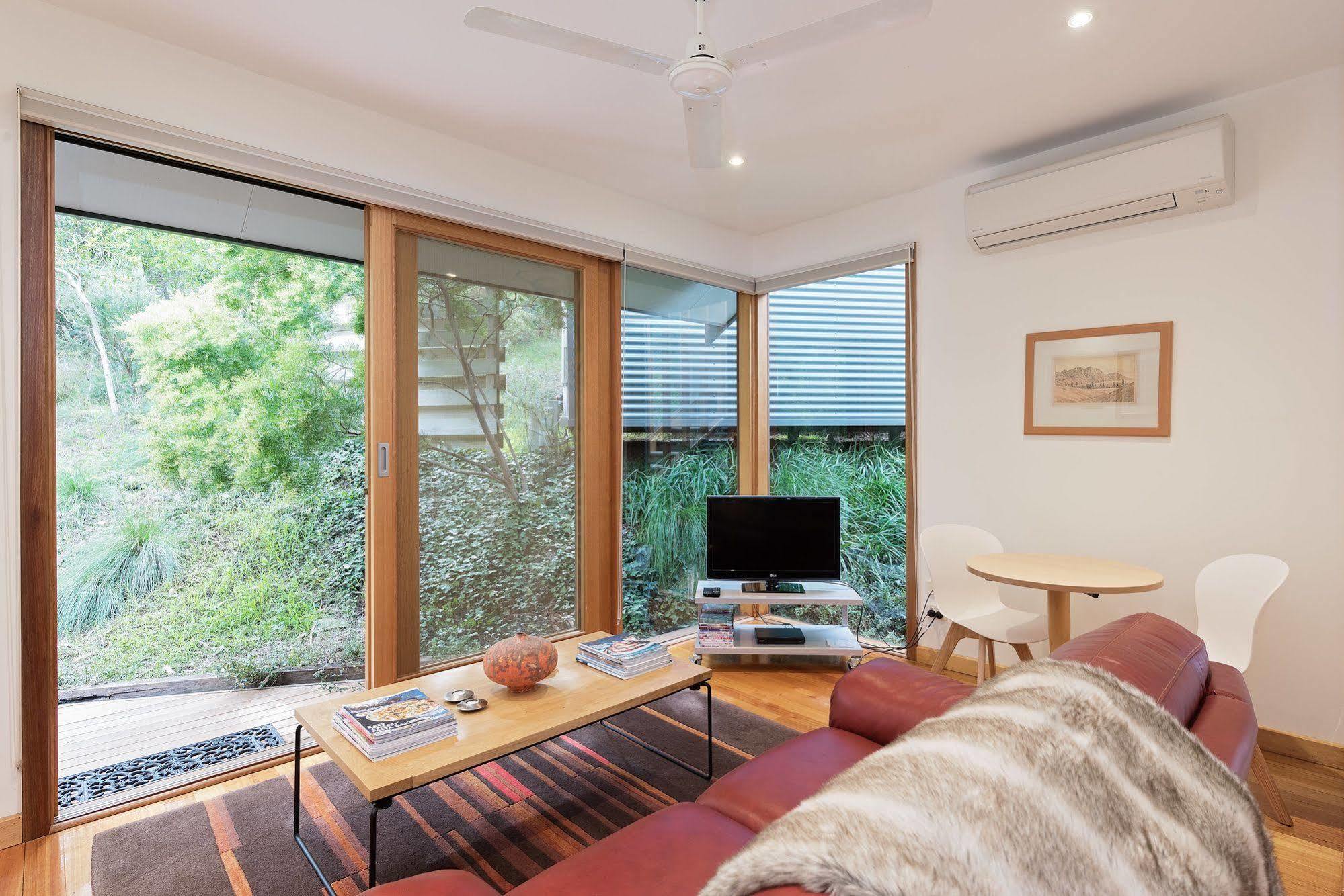 Cladich Pavilions Bed And Breakfast Aldgate Exterior photo